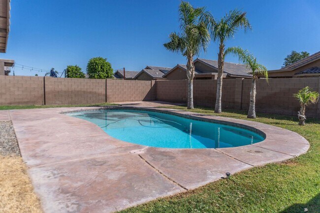 Building Photo - 2549 S 42nd Ave