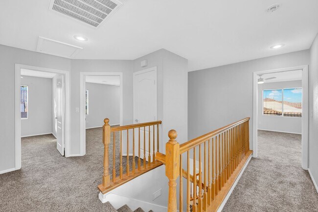 Building Photo - 5 bedroom home new carpet and paint