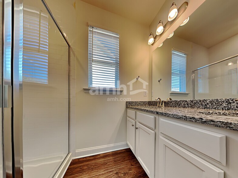 Building Photo - 534 Slew Dr