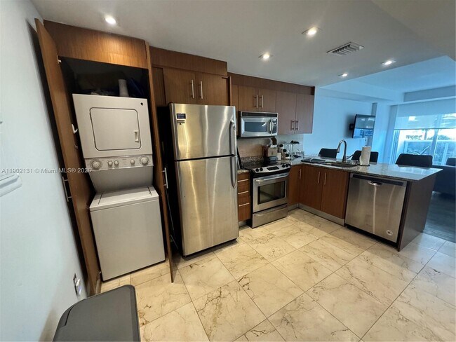 Building Photo - 10275 Collins Ave