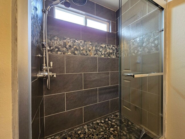 Building Photo - 7250 Via Verde