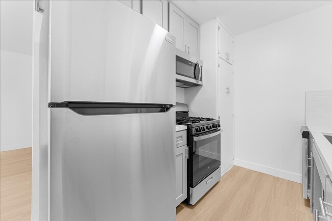 Building Photo - 6114 Cahuenga Blvd