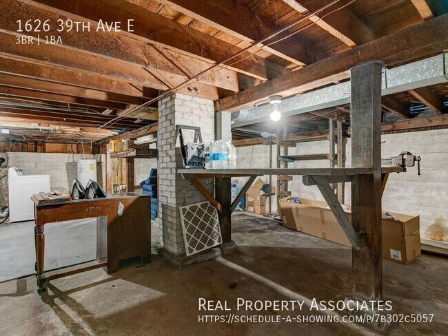 Building Photo - 1626 39th Ave E