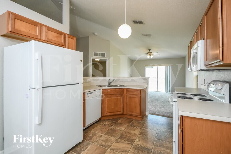 Building Photo - 926 Killarney Ln