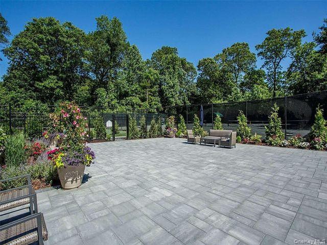 Building Photo - 91 Duck Pond Dr