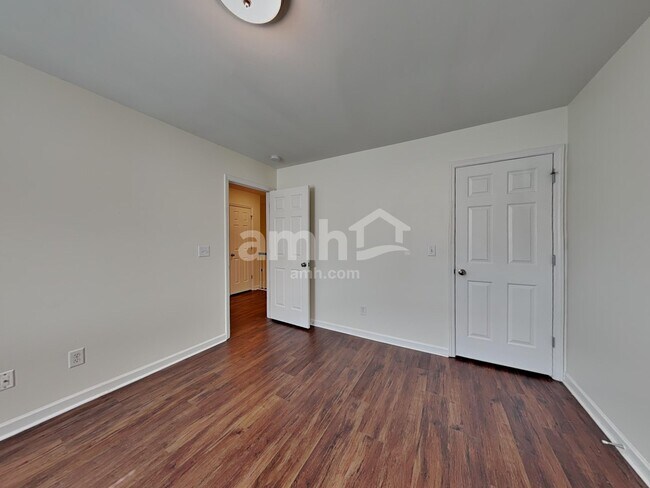 Building Photo - 718 Barrocliff Rd