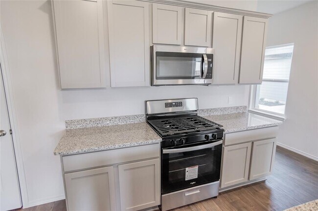 Building Photo - 361 Sandringham Lp