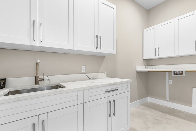 Building Photo - 1720 NE 14th St