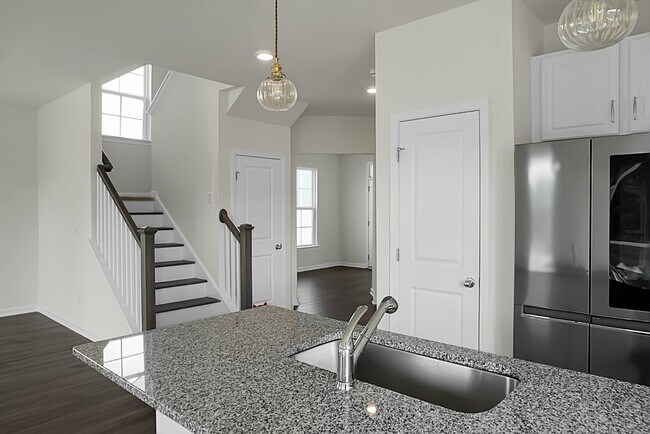 Building Photo - Beautiful 3 Bedroom, 2.5 Bath-Monks Corner in Riverstone