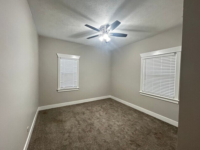 Building Photo - Elegant 3 Bed, 2 Bath Home in Spokane!