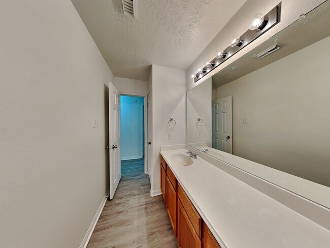 Building Photo - 931 Redcrest Springs Ct