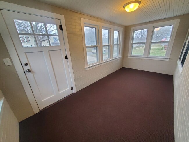 Building Photo - 4 Bedroom, 1 Bathroom home just South of Downtown!