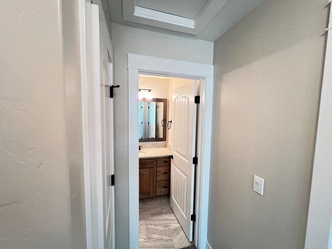 Building Photo - 564 Spring Meadow Ln
