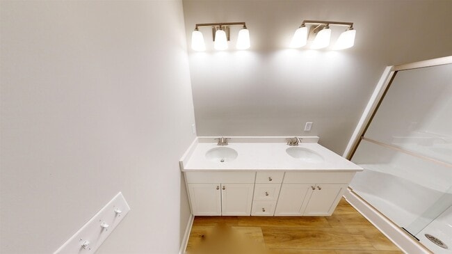 Building Photo - 1060 Moen Lp