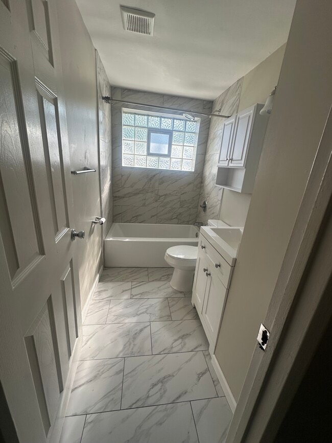 Building Photo - 7739 Peach Tree Ln