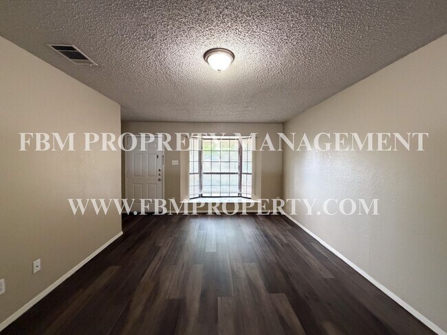 Building Photo - 804 Biloxi Dr