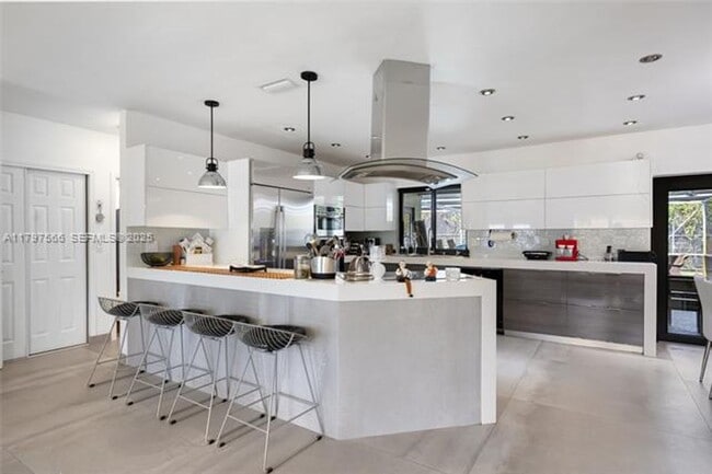 Building Photo - 20375 NE 22nd Pl