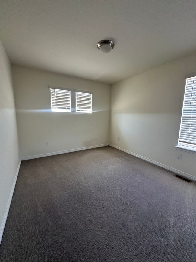 Building Photo - 4-bedroom Single Family Home in Broomfield