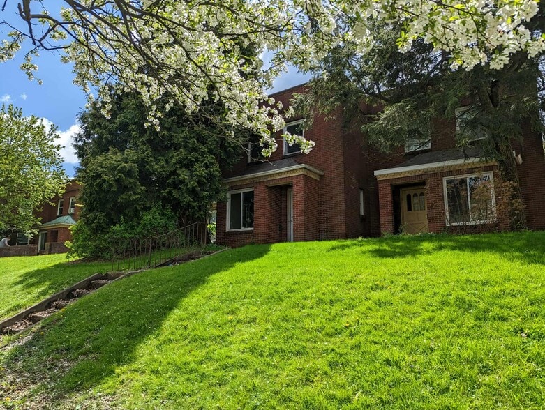 Building Photo - 459 W 3rd St