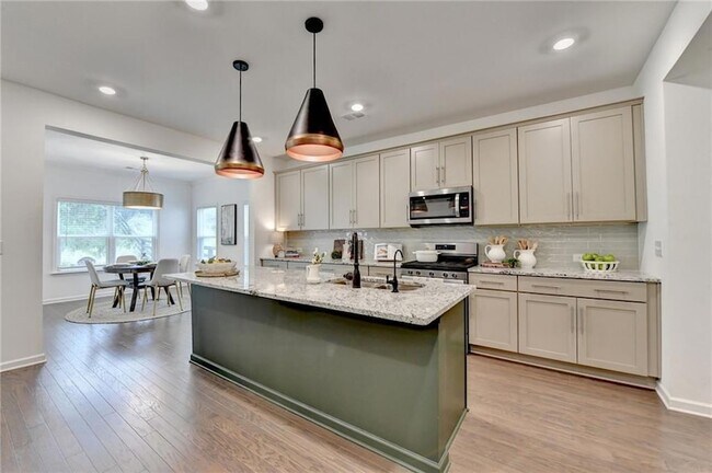 Building Photo - 5650 Bergeson Wy