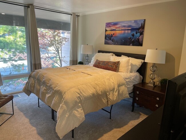 Building Photo - 3 Bedroom Condo - Garage! Walk to Burnt Ce...