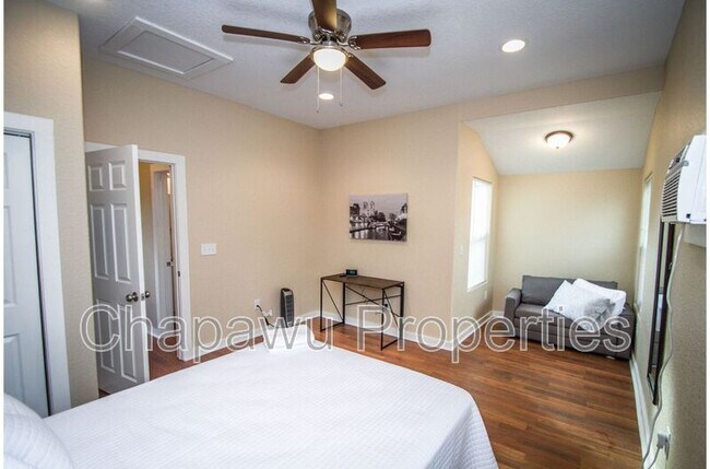 Building Photo - 123 Douglas Way St