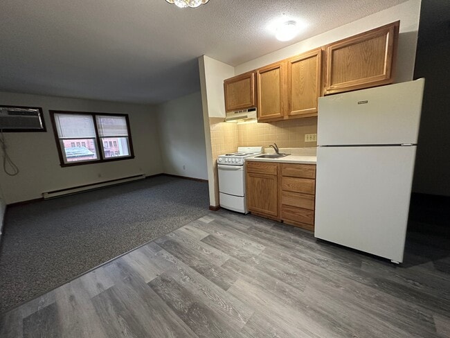 Building Photo - Center Court Apartments