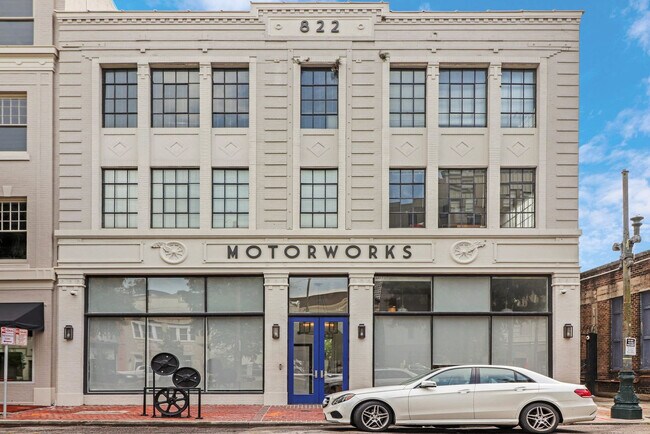 Building Photo - 822 Howard Ave