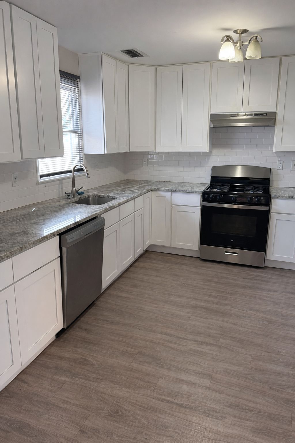 Building Photo - 15 Cedarbrook Ln