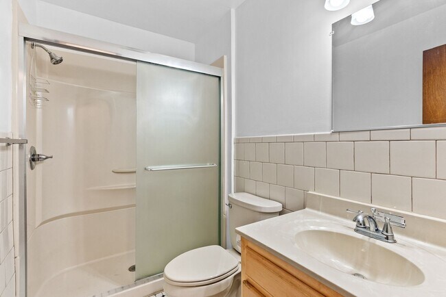 Building Photo - Large 4-Bed Brick Rancher with 2-Car Attac...