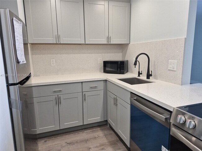 Building Photo - 1731 SE 15th St