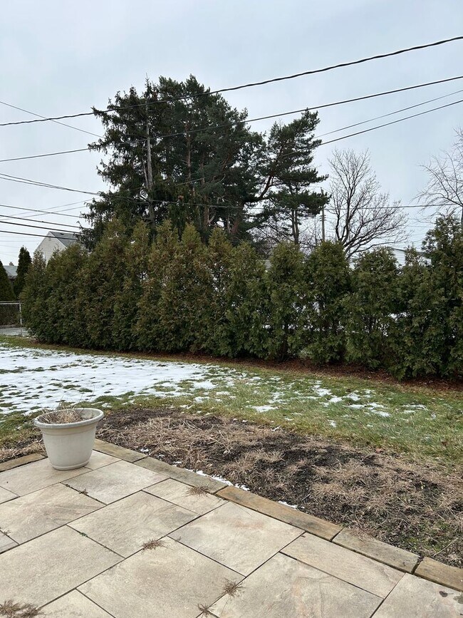 Building Photo - Brick Ranch for Rent in Mayfield HTS walking distance to Golden Gate Plaza