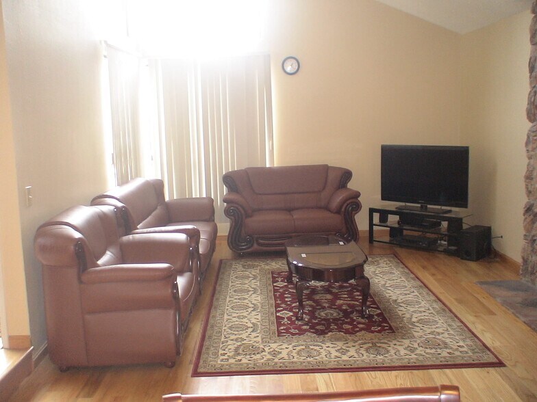 Living Room - 1941 Oro Dr