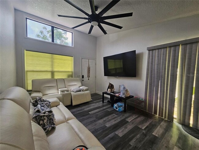 Building Photo - 2955 Sun Pointe Ct