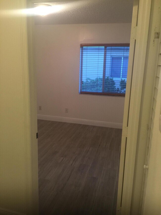 Building Photo - 401 SW 120th Ave