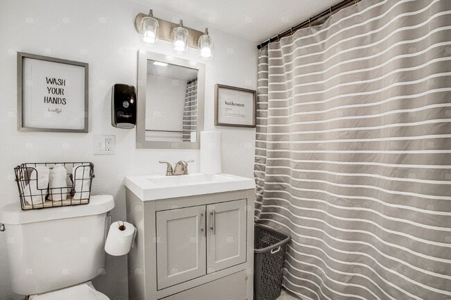 Building Photo - 3-bedroom 3-bathroom w/a loft in historic Pendleton Heights!