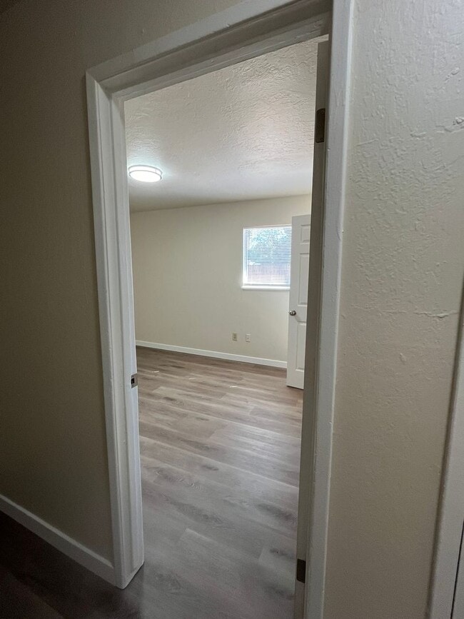 Building Photo - 304 Tennyson Dr