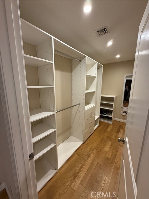 Building Photo - 5906 Graves Ave