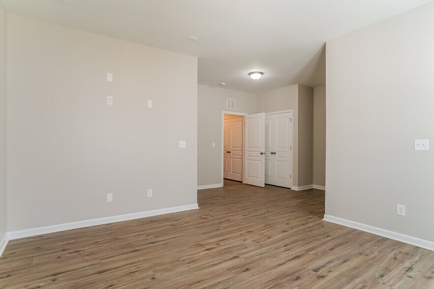 Building Photo - 705 Keystone Park Dr