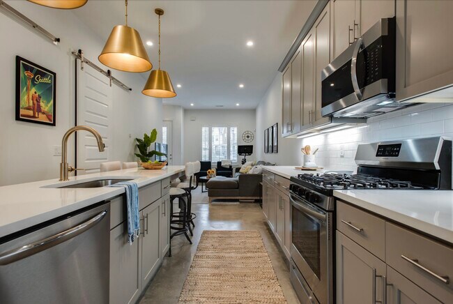 Building Photo - 700 James Ave