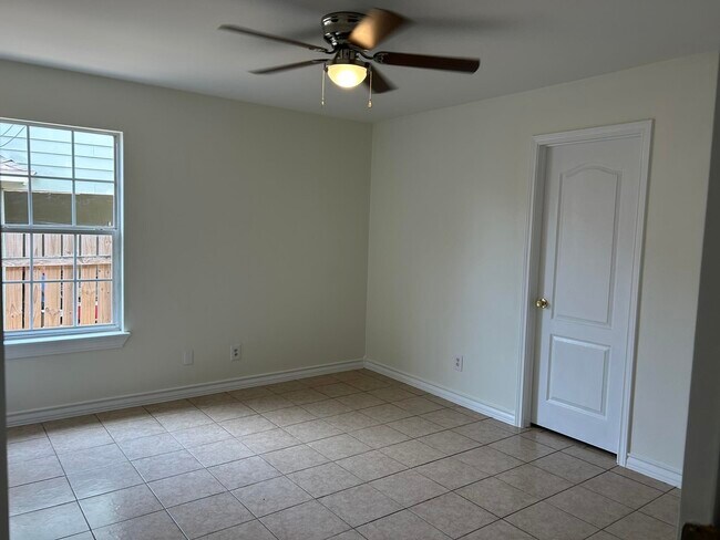 Building Photo - 4740 Loma Vista Dr