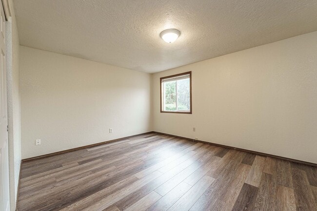 Building Photo - 2 Bedroom 2 Bath with single car garage