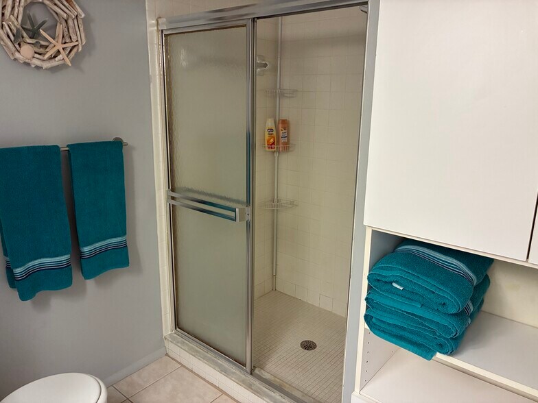 Building Photo - 19505 Quesada Ave