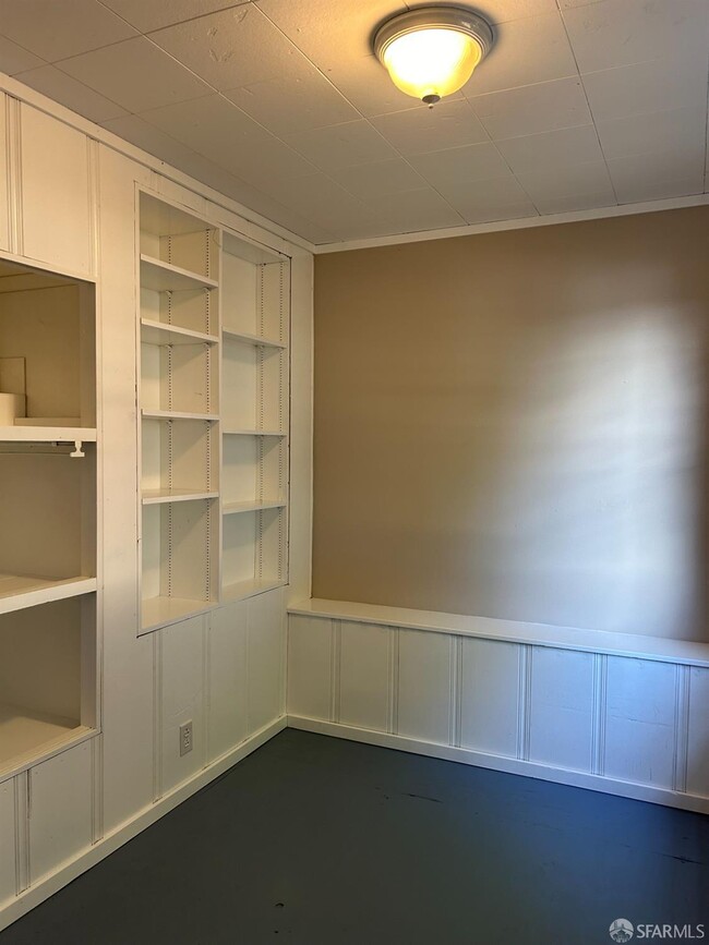 Building Photo - 242 Bright St