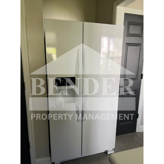 Building Photo - ADORABLE COTTAGE-STYLE HOME