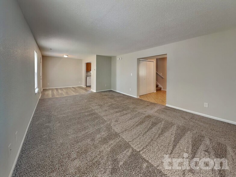 Building Photo - 1726 Farm Meadow Dr