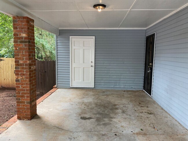 Building Photo - Charming Well Maintained Ranch on Quiet Cul-de-Sac – 3BR/2BA Near Downtown Decatur