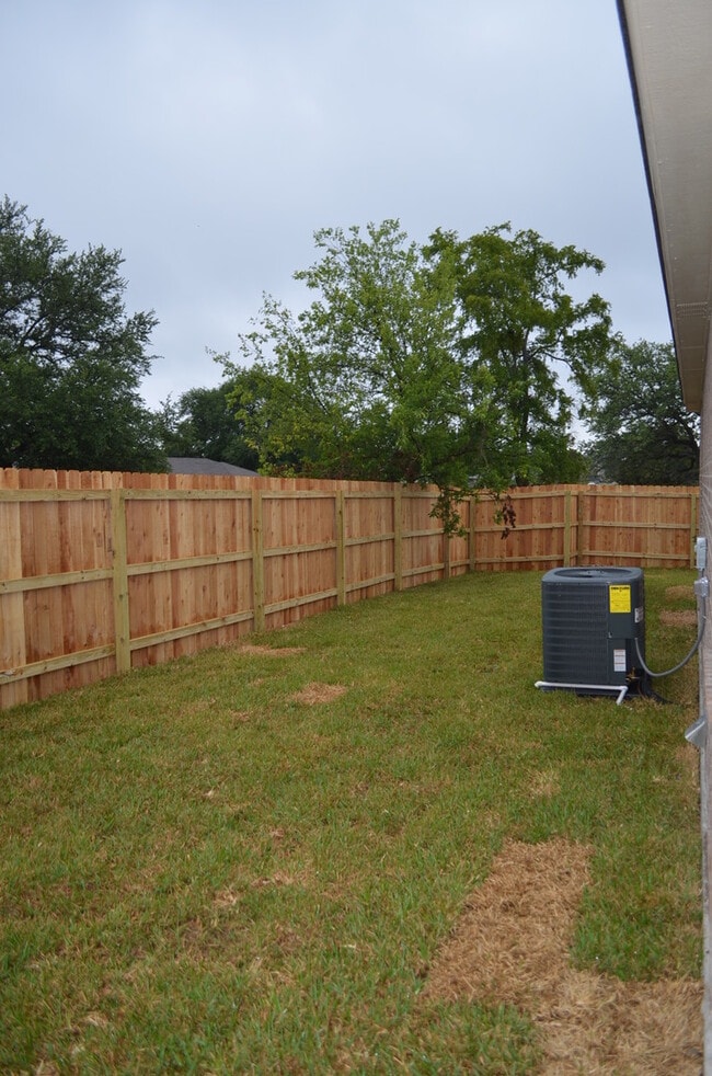 Building Photo - 1613Pontotoc