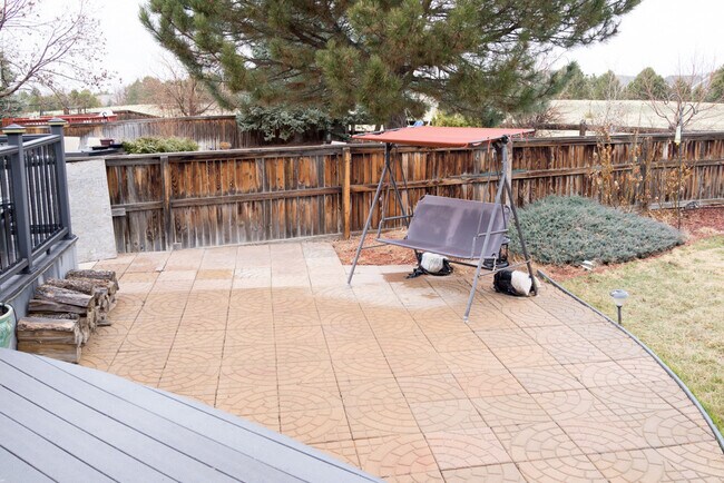 Building Photo - Evolve Real Estate: Available Immediately 3 Bedroom on a Huge Lot Facing Open Space! No Pets.