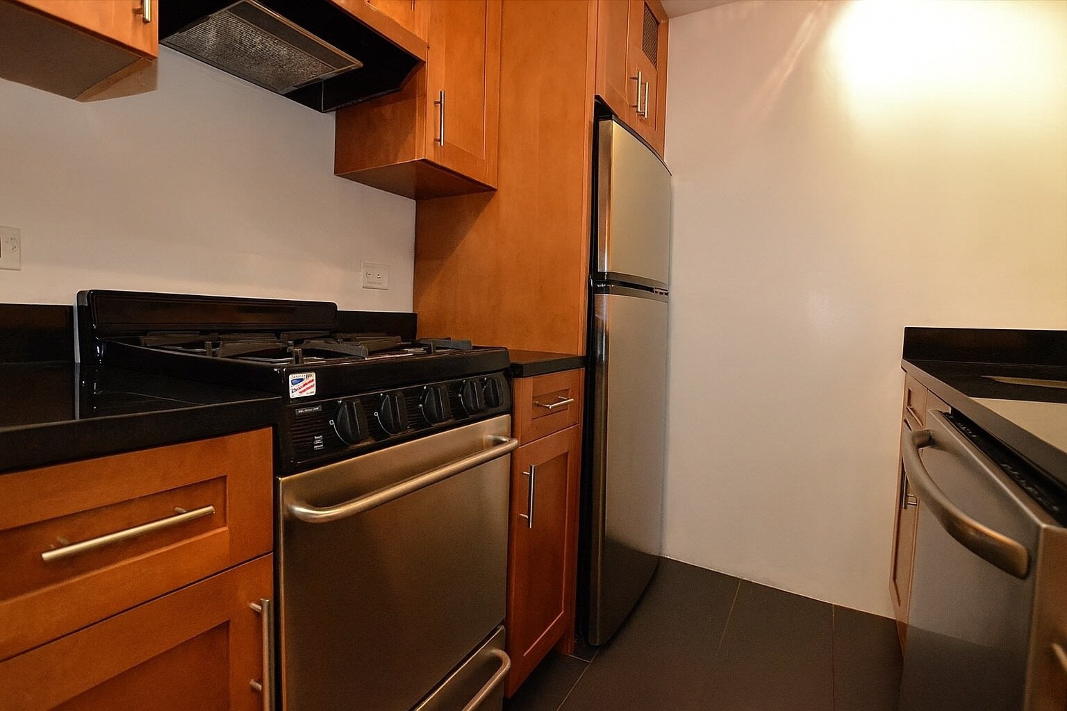 Building Photo - 204 E 35th St